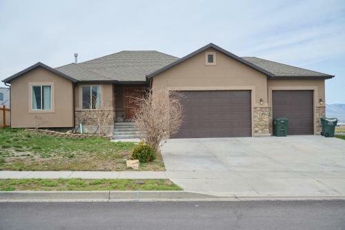Modern 7 Bedroom 4 Bathroom Home Tooele 16 Guests