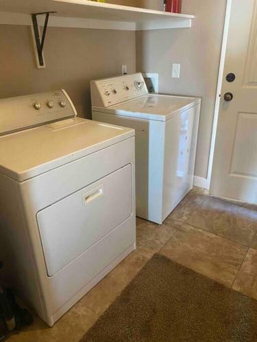 Modern 7 Bedroom 4 Bathroom Home Tooele 16 Guests