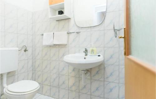 Stunning Apartment In Grebastica With Wifi And 2 Bedrooms
