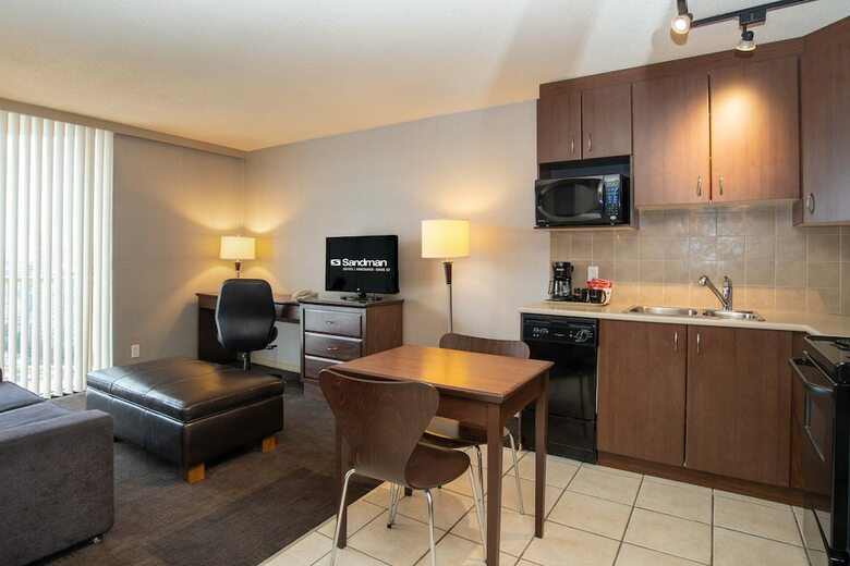 Hotel Sandman Suites On Davie