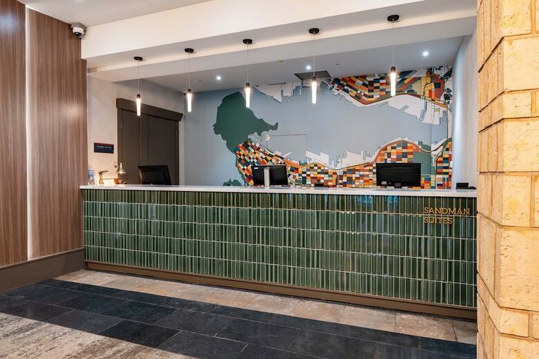 Hotel Sandman Suites On Davie
