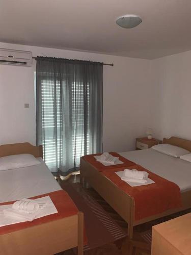 Apartments With A Parking Space Gradac, Makarska - 18315