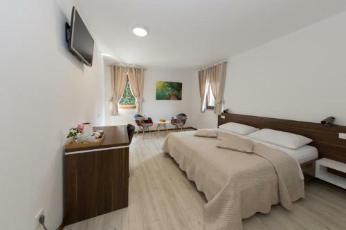 Hostal Rooms With A Parking Space Jezerce, Plitvice - 18111