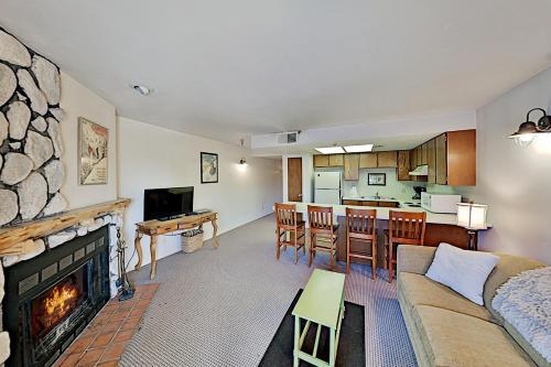 Powder Pointe Condominiums 105a