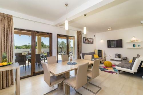 Impressive Luxury Villa With Private Heated Pool -villa Dija