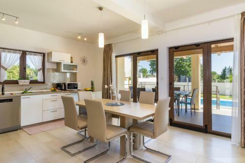 Impressive Luxury Villa With Private Heated Pool -villa Dija