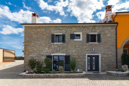 Villa Grazia With Heated Pool
