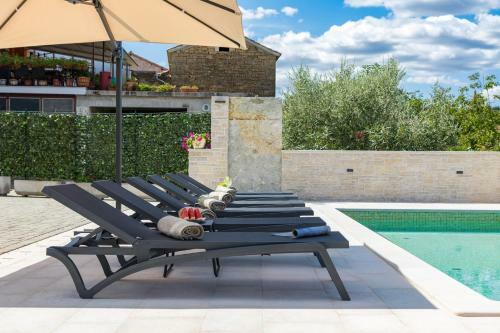 Villa Grazia With Heated Pool