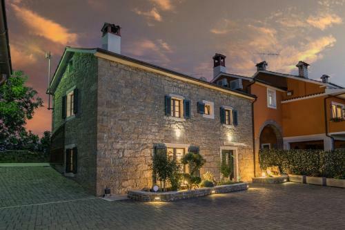 Villa Grazia With Heated Pool