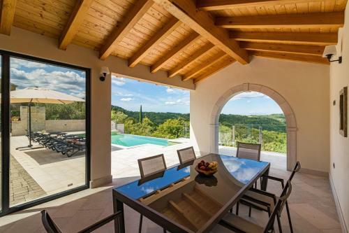 Villa Grazia With Heated Pool