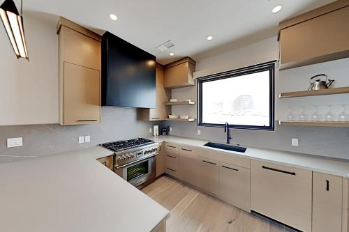 Ridgeline Oasis