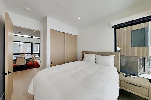 Ridgeline Oasis