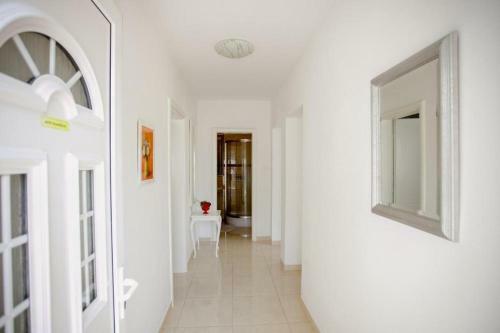 New Modern Apartment , Close To The Beach