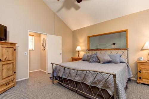 Red Pine Condominiums 69