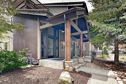 The Prospector Lodge 833