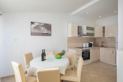 Apartment Mali Pariz