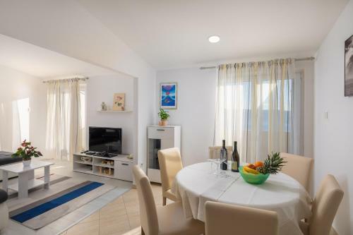 Apartment Mali Pariz