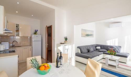 Apartment Mali Pariz