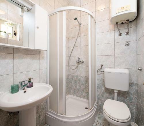 L.b. Beach Apartment