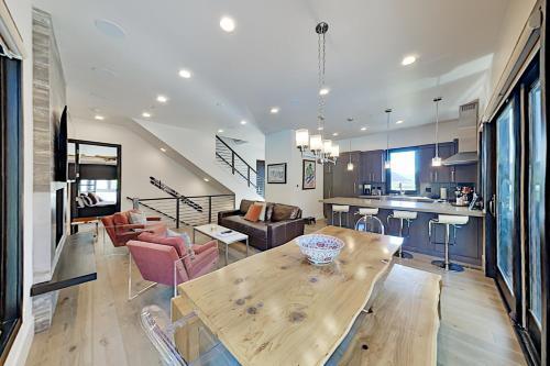 Juniper Landing Unit 905