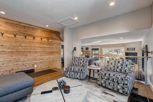 Ontario Manor Unit A