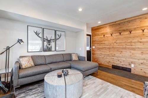 Ontario Manor Unit A