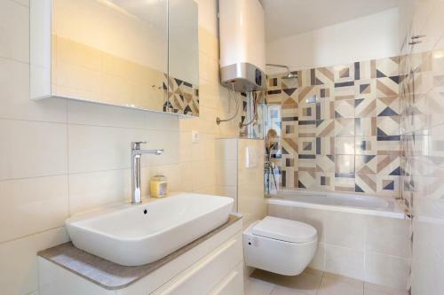 Apartments By The Sea Sumpetar, Omis - 13324