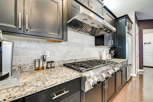 Lux 5bd + Private Theatre, Gym, Game Room, Parking
