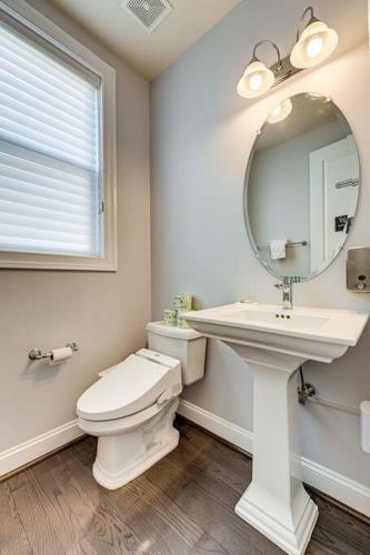 Lux 5bd + Private Theatre, Gym, Game Room, Parking