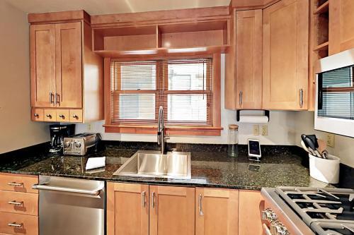 Greyhawk Condo 11
