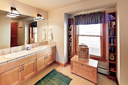 Greyhawk Condo 11