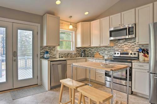 Urbanna Cottage With Private Yard And Water Views