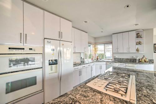 Luxury Bellevue Getaway With Lake And Mtn Views!