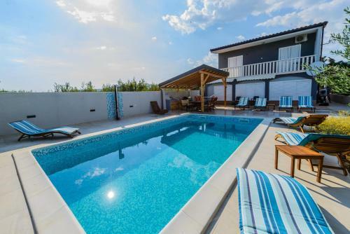 Apartamento Beachfront Villa Mihovil - With Private Pool
