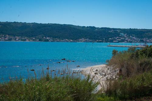 Apartamento Beachfront Villa Mihovil - With Private Pool