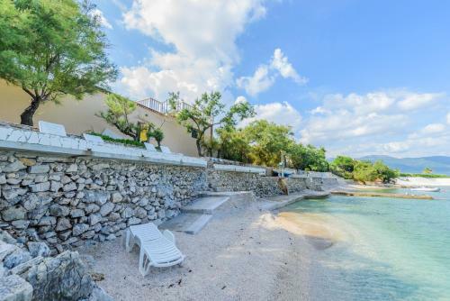 Apartamento Beachfront Villa Mihovil - With Private Pool