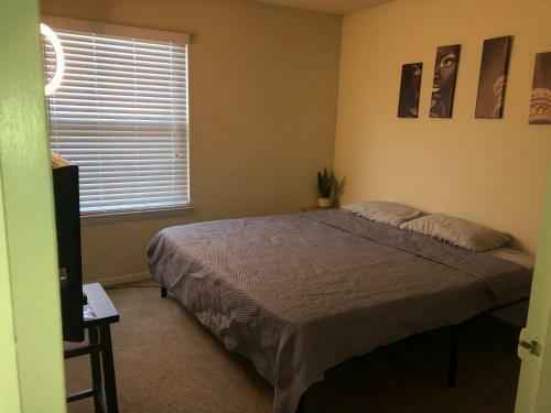 420 Friendly King Size Bed Room Near Town Center
