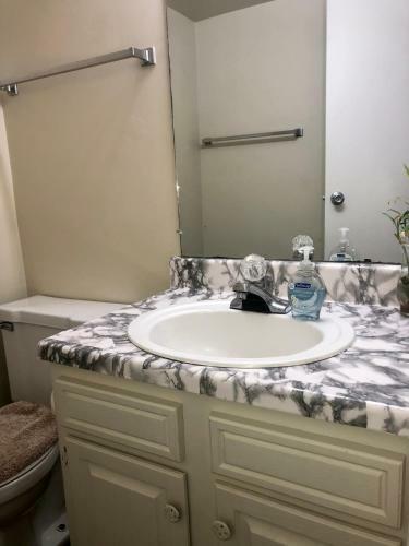 420 Friendly King Size Bed Room Near Town Center