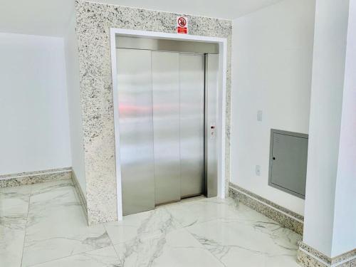 Apartamento Bem Localizado Praia E Centro Com Vista Da Cidade - 301