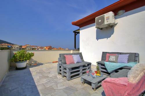 Spacious, Two Terrace Sunnyside Apartment W Amazing View