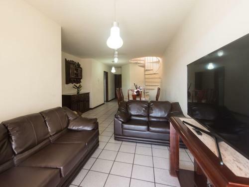 Apartamento Excelente Cobertura Duplex A 2 Quadras Da Praia Do Forte Com 4 Quartos