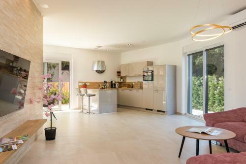 Villa Elena Deluxe Mit Whirlpool Und Pool Am Meer