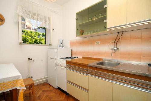 Apartments With A Parking Space Jelsa, Hvar - 8698