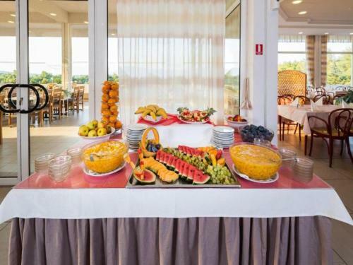 Hostal Room In Guest Room - Commodious All Inclusive Double Room With Sea View