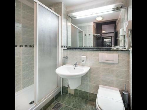 Hostal Room In Guest Room - Commodious All Inclusive Double Room With Sea View