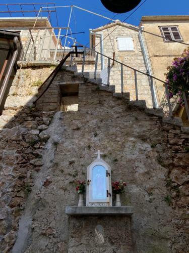 Charming Stone House In Jelsa