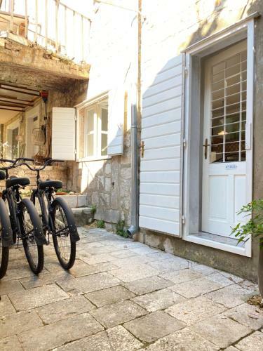 Charming Stone House In Jelsa