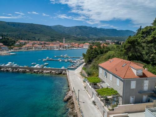 Seafront Apartment Marina