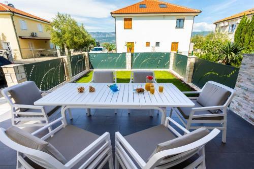 Beach Villa Oasis With Swimming Pool, Sup & Seaview