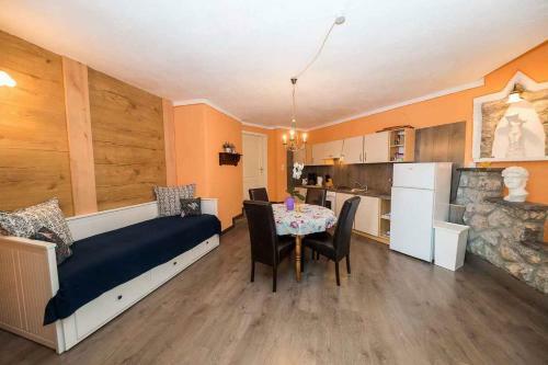 Apartment In Klenovica 15397